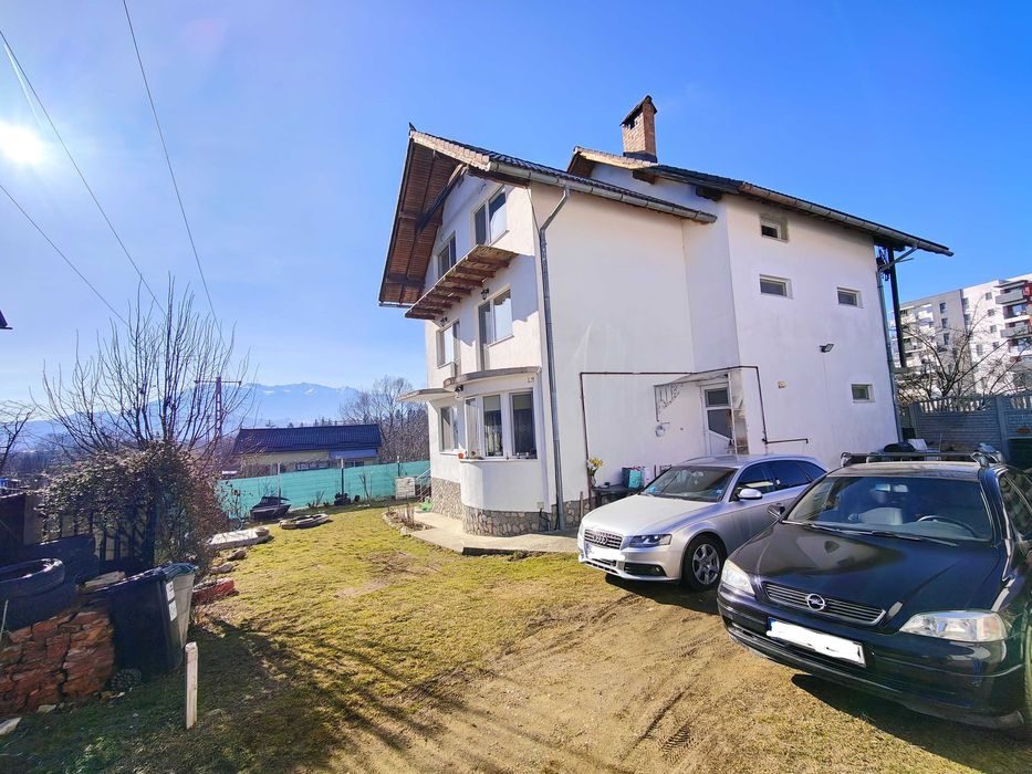 Casa Moderna in Zarnesti - cu Potential de Pensiune - 