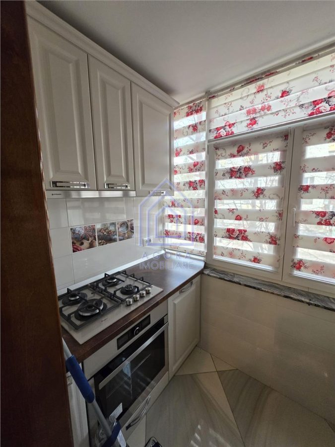 Apartament cu 3 camere - complet mobilat si utilat - foto 3