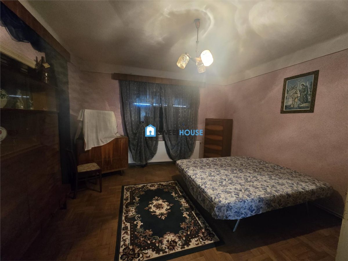 Casa cu ttei camere in zona centrala - foto 15