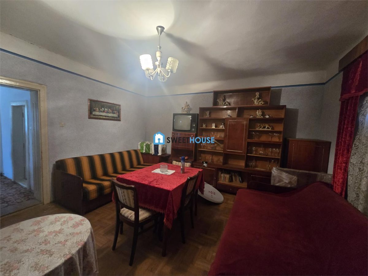 Casa cu ttei camere in zona centrala - foto 5