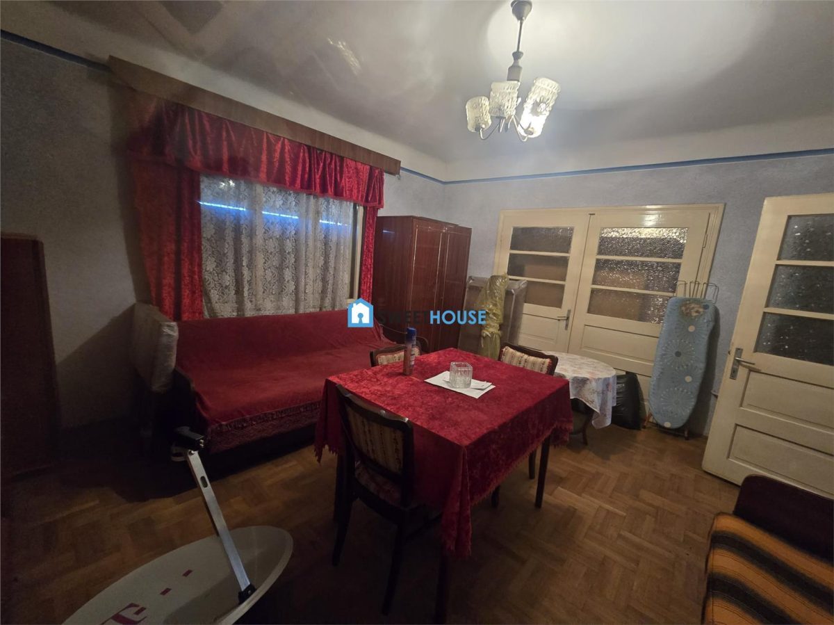 Casa cu ttei camere in zona centrala - foto 7