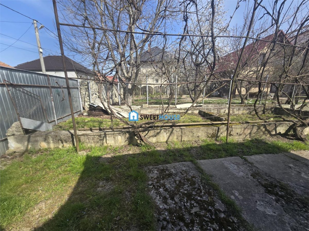 Casa cu ttei camere in zona centrala - foto 8