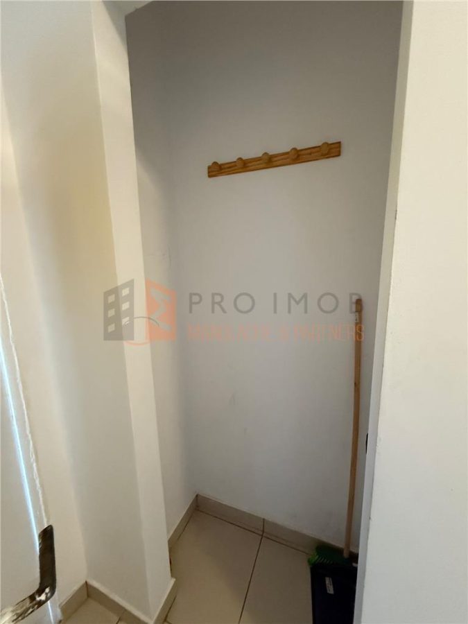 Apartament 2 camere cf 1 semidecomandat zona Crang - foto 6