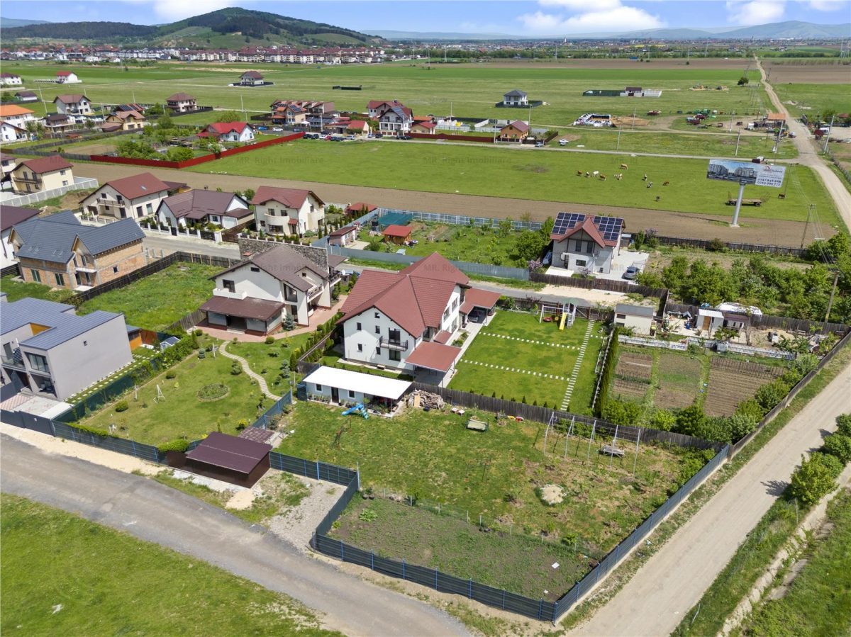 Comision 0% Vila superba in Sanpetru  5 camere si teren de 1644 mp - foto 3