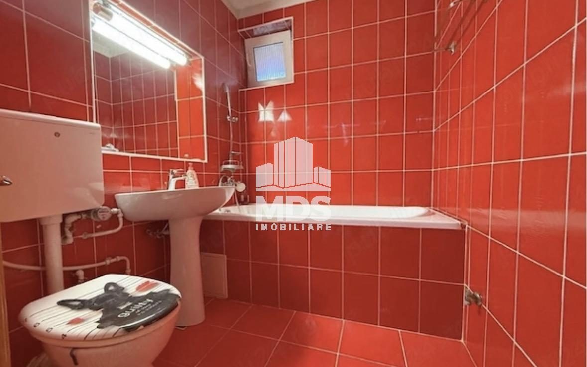 Etaj 1 cu 2 bai si garaj inclus, linga Medicina - foto 3