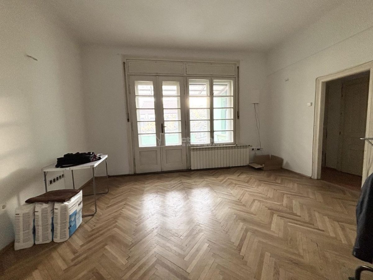 Apartament cu 3 camere - 91 mp utili -  centru - Locatie excelenta -  posibilitate de compartimentare in 2 unitati - 