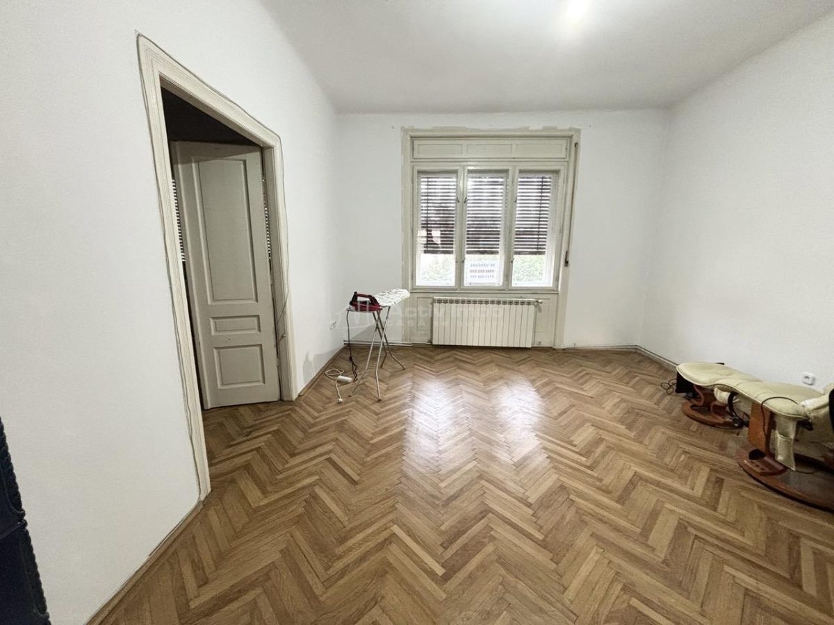 Apartament cu 3 camere - 91 mp utili -  centru - Locatie excelenta -  posibilitate de compartimentare in 2 unitati - foto 3
