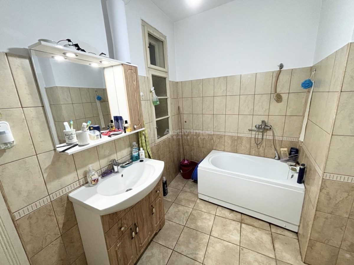 Apartament cu 3 camere - 91 mp utili -  centru - Locatie excelenta -  posibilitate de compartimentare in 2 unitati - foto 6