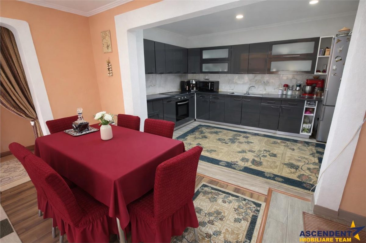 Casa 3 camere+ garsoniera separata, curte, gradina, anexe, Cristesti, Mures - foto 4
