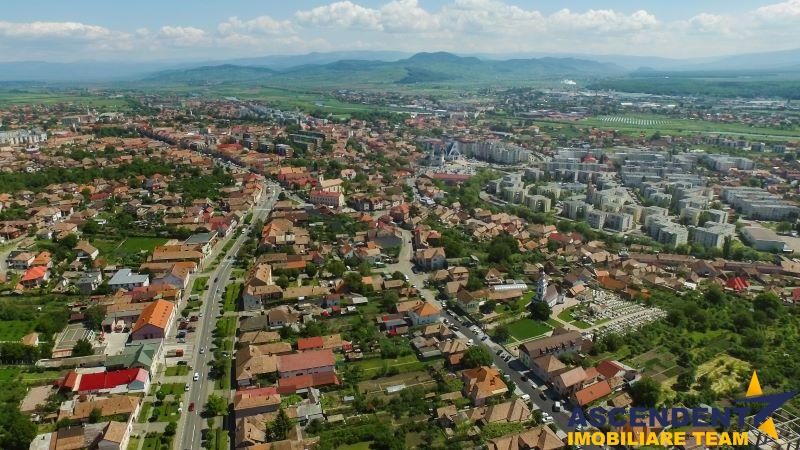 Teren intravilan, pe 5.800 mp, cu vedere frumoasa,in localitatea Reghin - foto 2