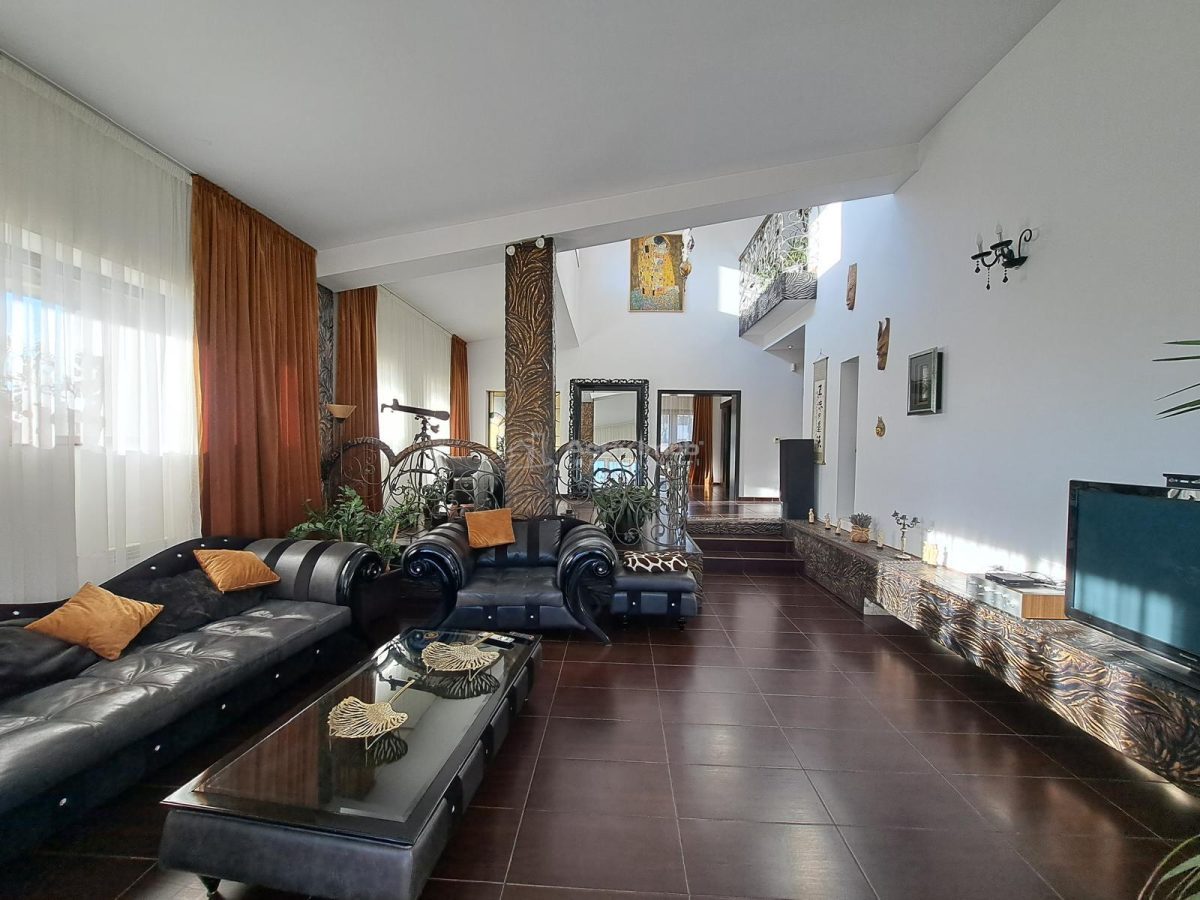 Casa cu piscina - Buftea - 8 camere - 4 bai - 620mp - 2500mp teren - foto 2