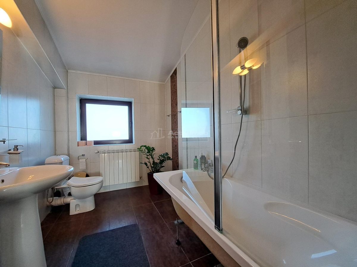 Casa cu piscina - Buftea - 8 camere - 4 bai - 620mp - 2500mp teren - foto 13