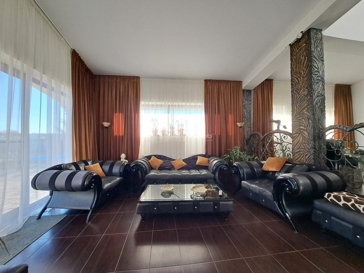 Casa cu piscina - Buftea - 8 camere - 4 bai - 620mp - 2500mp teren - foto 3