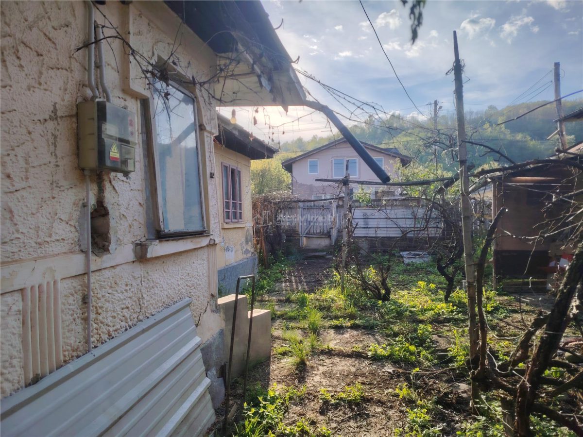 Casa batraneasca, cu toate utilitatile, locatie foarte buna - foto 2