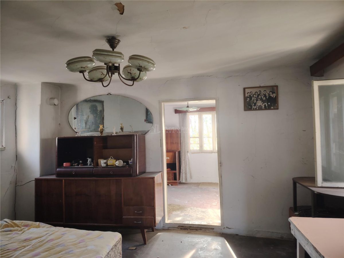 Casa batraneasca, cu toate utilitatile, locatie foarte buna - foto 5