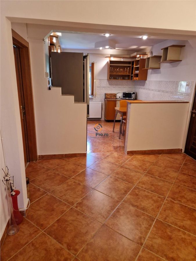 Dambovita 3 camere Decomandat etaj 4 - 