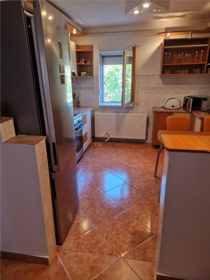 Dambovita 3 camere Decomandat etaj 4 - foto 2