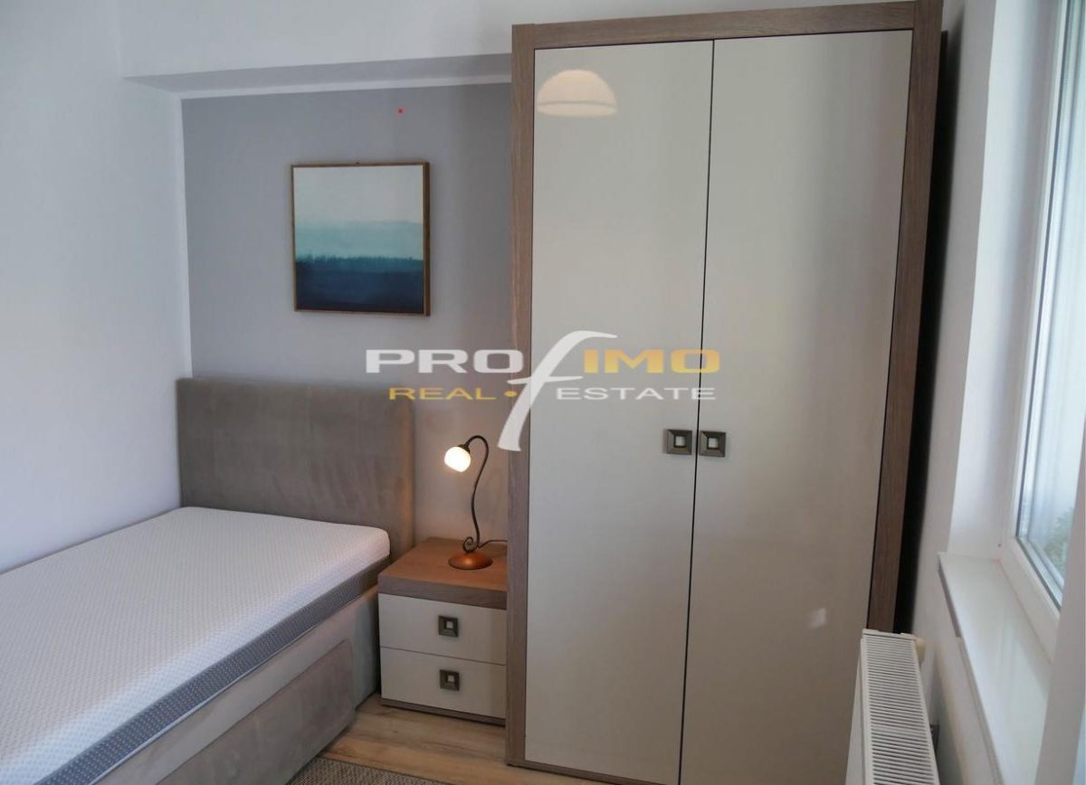 Tomis 3, apartament 3 camere decomandat, 2 bai, renovat, mobilat modern - foto 4