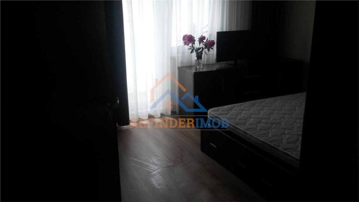 Apartament de vanzare cu 3 camere, zona Sebastian - Vulcan Center - foto 3