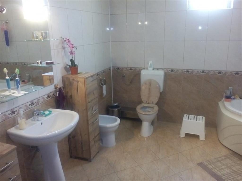 Vanzare vila 6 camere Jiului - foto 11