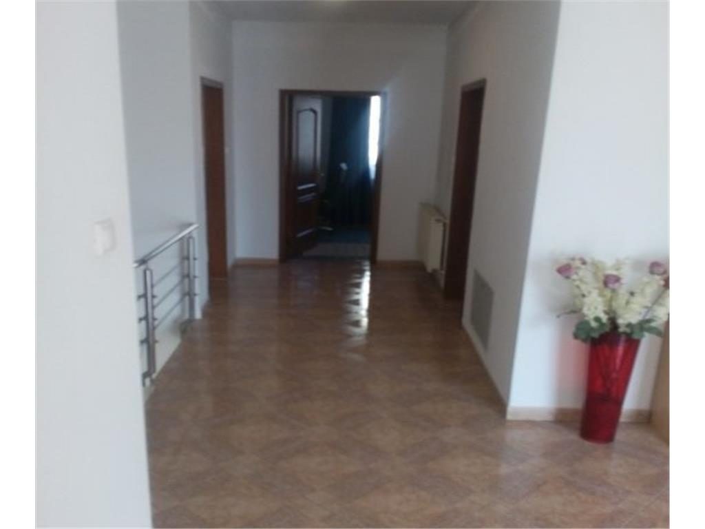 Vanzare vila 6 camere Jiului - foto 9