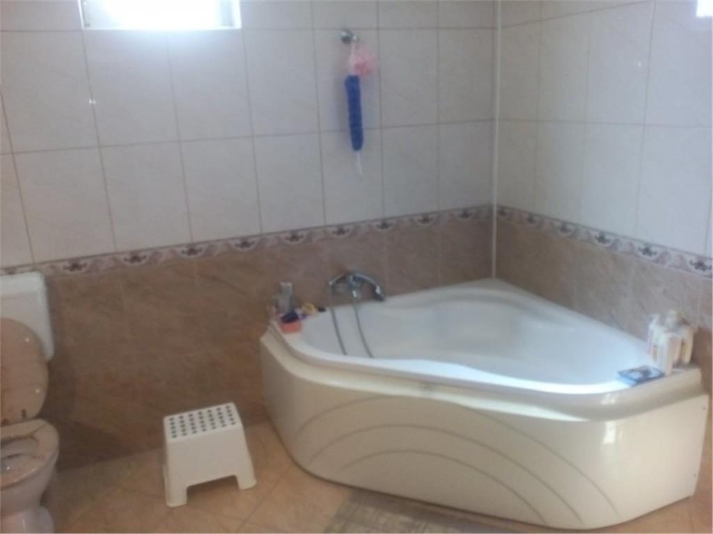 Vanzare vila 6 camere Jiului - foto 10