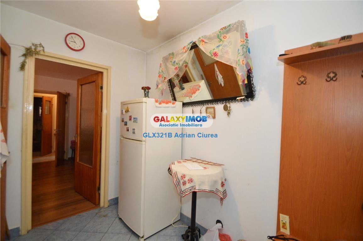 Rahova | Alexandriei | Antiaeriana | Scoala Nr. 131 | Balcon - foto 4