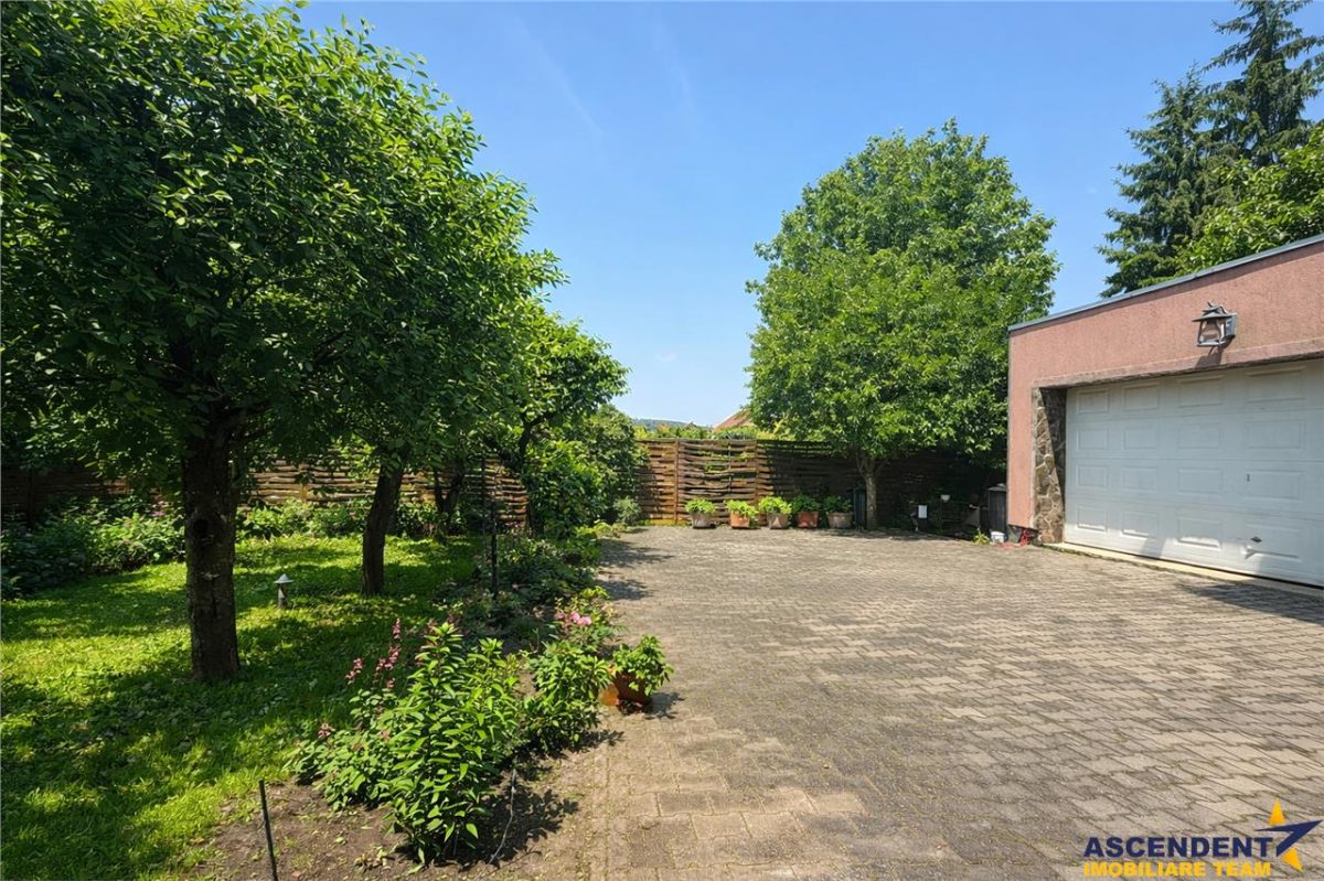 Casa nordica luminoasa, gata de mutat, garaj cald,spatiu de poveste la mansarda,in Santana de Mures - foto 4