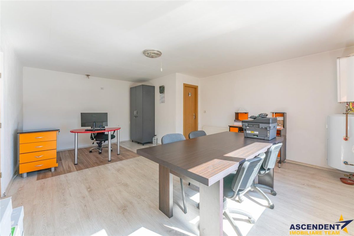 Sediu firma/ rezidential, pe domeniu de 2.240 mp teren,Central, Halchiu, Brasov - foto 15