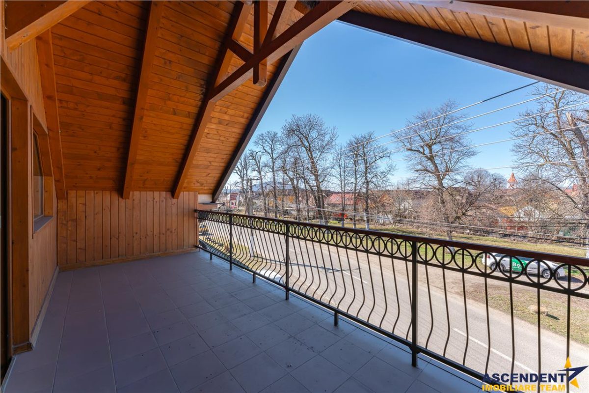 Sediu firma/ rezidential, pe domeniu de 2.240 mp teren,Central, Halchiu, Brasov - foto 20