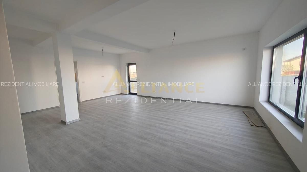 Casa tip quadruplex || 6 camere 3 bai || teren 250mp - foto 2