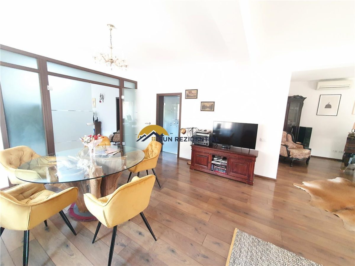 Vila la cheie, cocheta, mobilata-utilata, gradina amenajata - foto 2