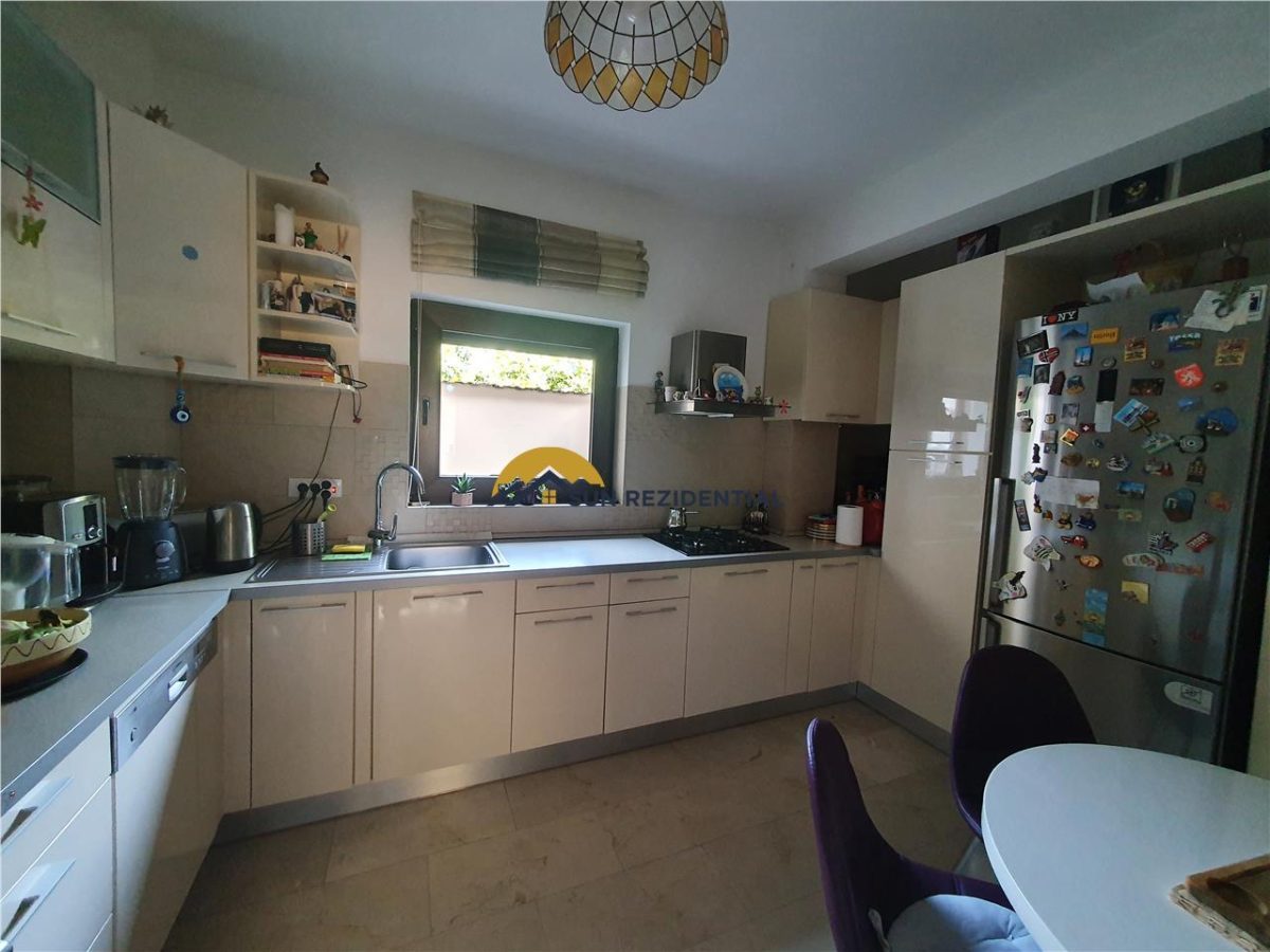 Vila la cheie, cocheta, mobilata-utilata, gradina amenajata - foto 12