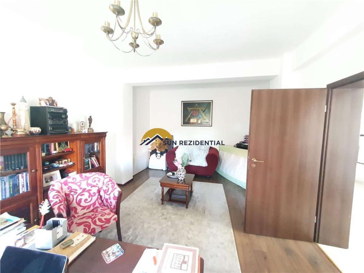 Vila la cheie, cocheta, mobilata-utilata, gradina amenajata - foto 17