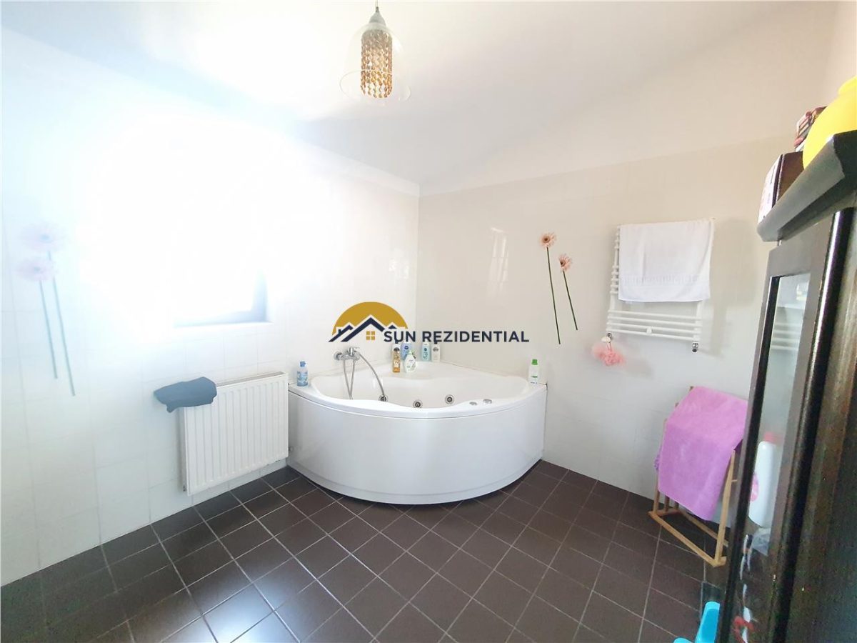 Vila la cheie, cocheta, mobilata-utilata, gradina amenajata - foto 24