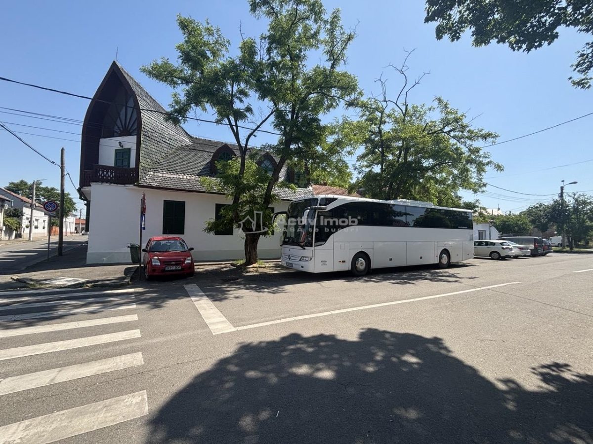 Cladire cu Arhitectura Traditionala - 691 mp - Ultracentral Oradea - foto 4