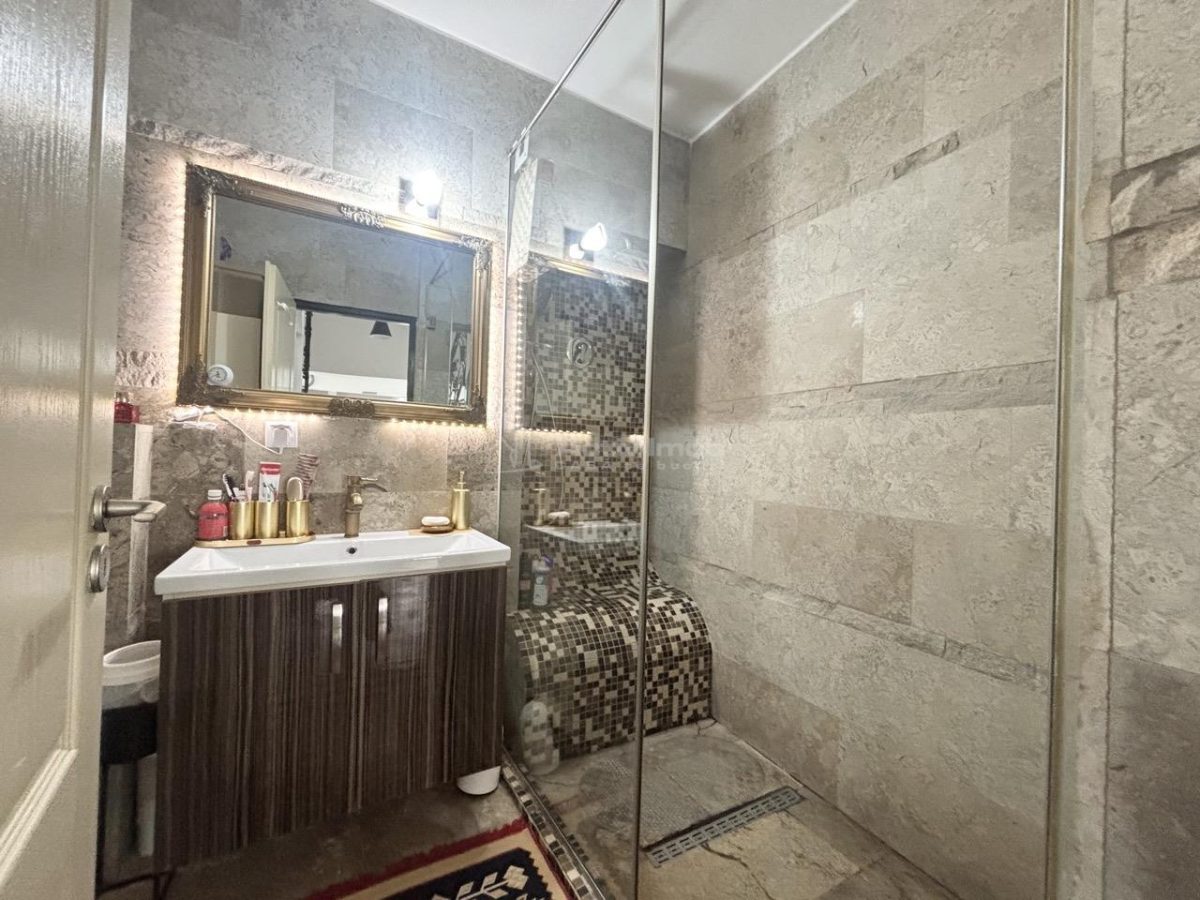 Refugiu urban cu personalitate â€“ Casa cu mansardaÂ si crama amenajata -  zona centrala - foto 14