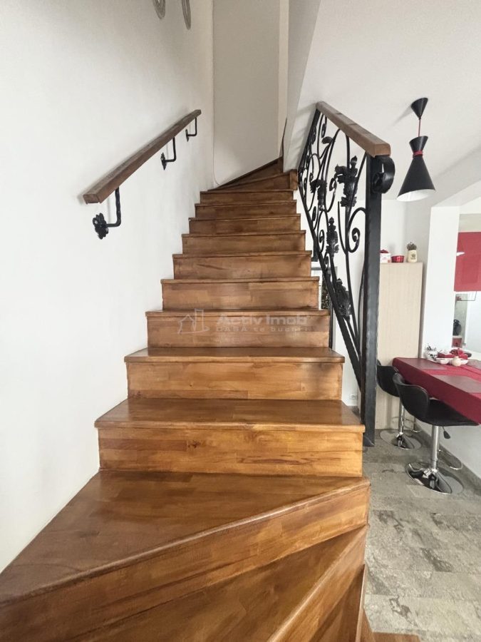 Refugiu urban cu personalitate â€“ Casa cu mansardaÂ si crama amenajata -  zona centrala - foto 7