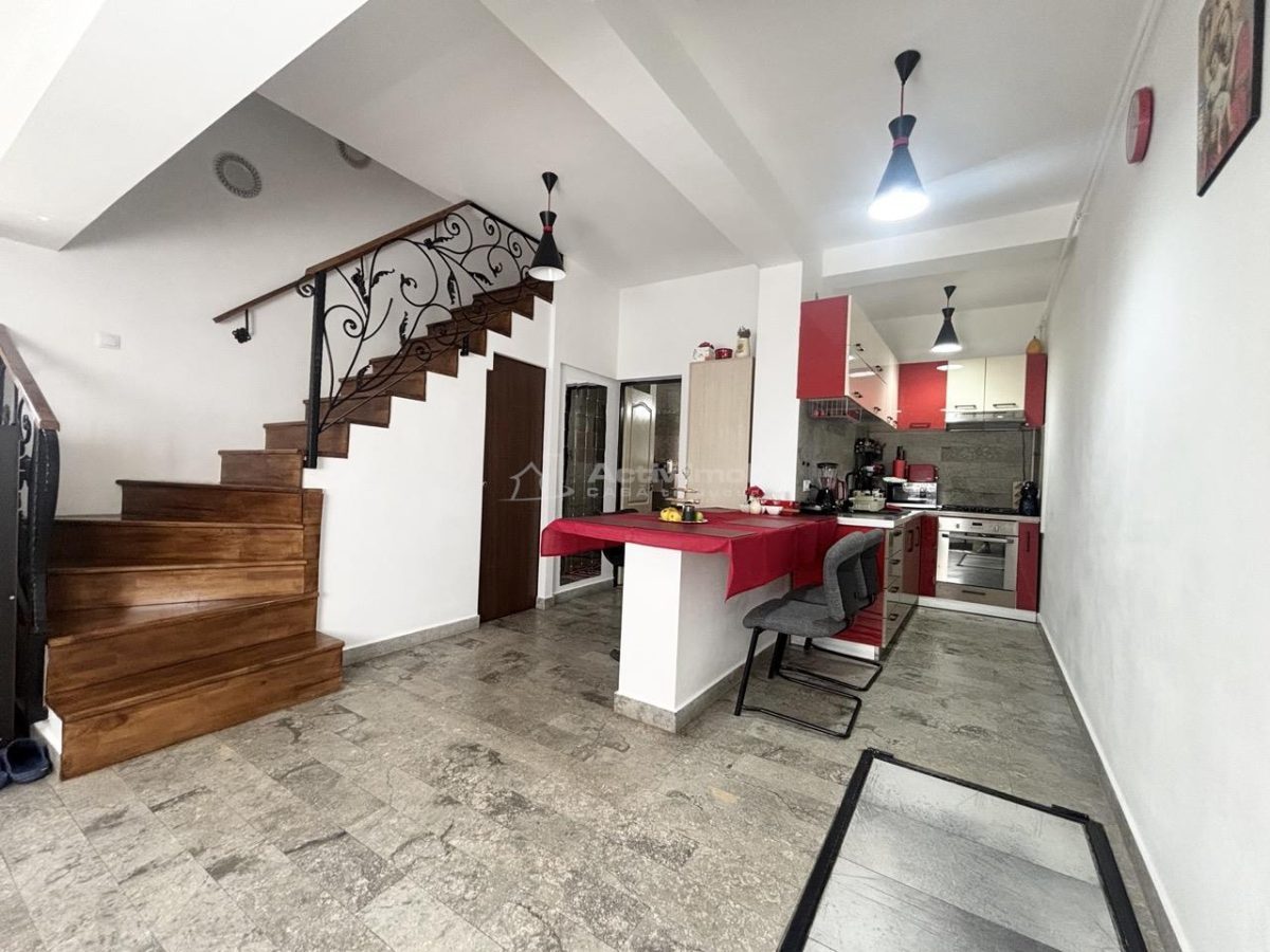 Refugiu urban cu personalitate â€“ Casa cu mansardaÂ si crama amenajata -  zona centrala - foto 8