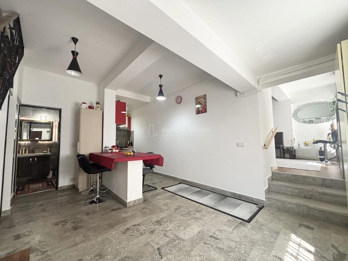 Refugiu urban cu personalitate â€“ Casa cu mansardaÂ si crama amenajata -  zona centrala - foto 9