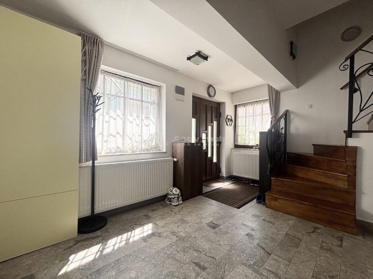 Refugiu urban cu personalitate â€“ Casa cu mansardaÂ si crama amenajata -  zona centrala - foto 10