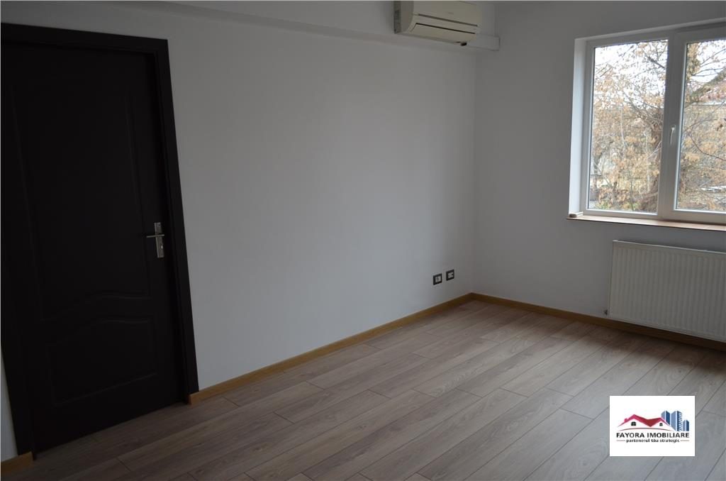 Spatiu pentru Birouri 2 Camere de Inchiriat Zona Ultracentrala - 