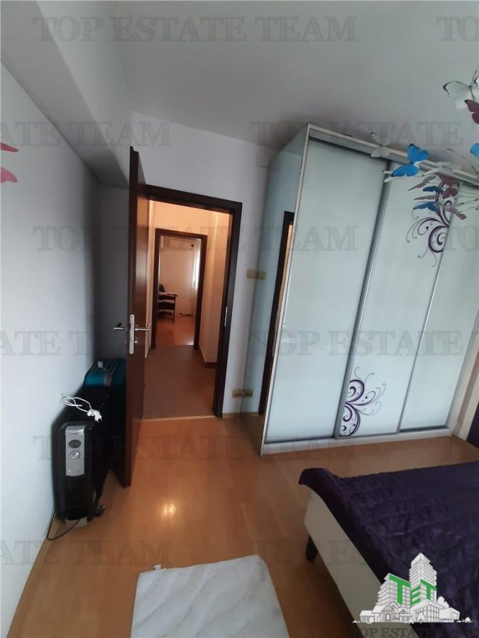 Universitatea Hyperion Calea -Calarasi cu loc de parcare - foto 2