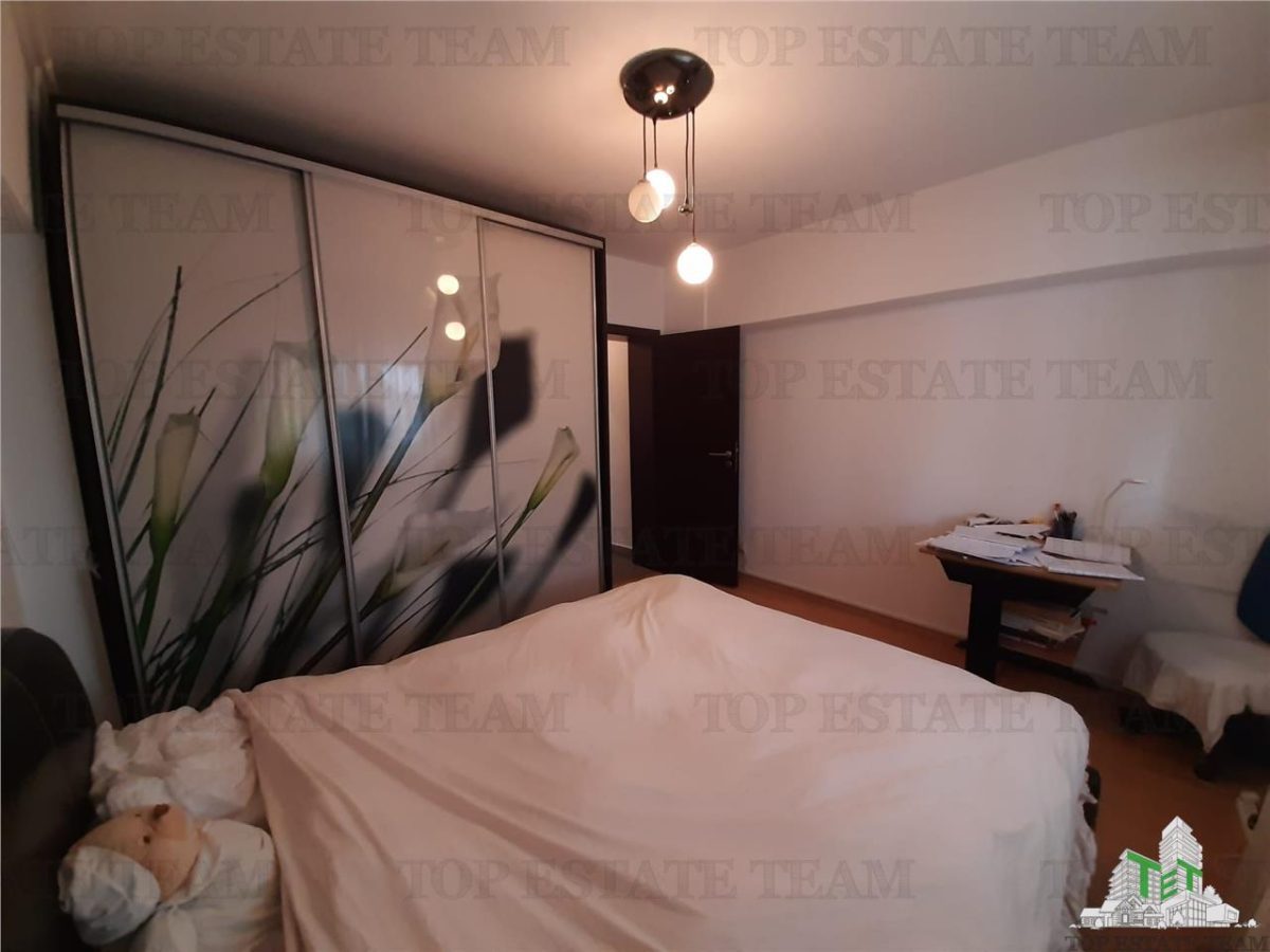 Universitatea Hyperion Calea -Calarasi cu loc de parcare - foto 11