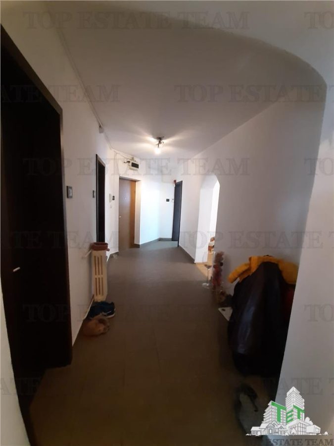 Universitatea Hyperion Calea -Calarasi cu loc de parcare - foto 13