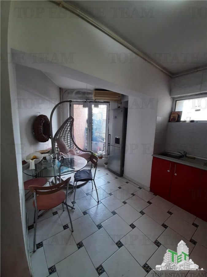 Universitatea Hyperion Calea -Calarasi cu loc de parcare - foto 4