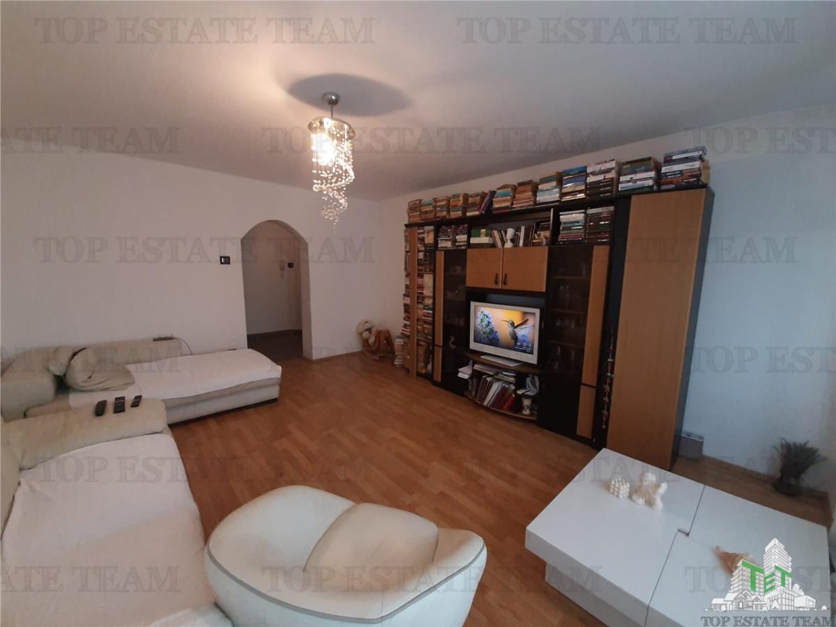 Universitatea Hyperion Calea -Calarasi cu loc de parcare - foto 6