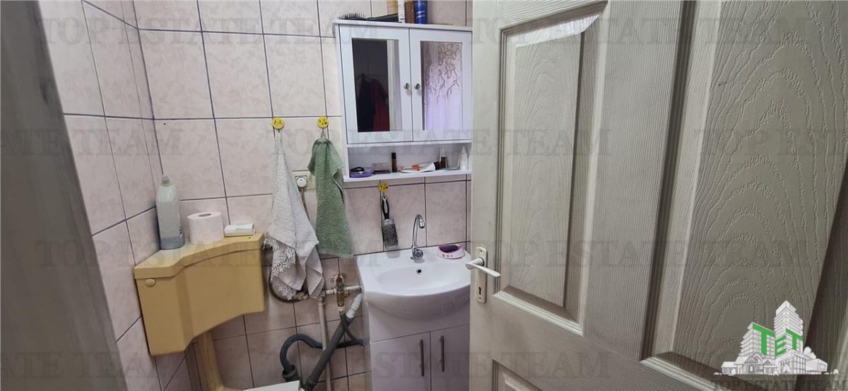 Casa  spatioasa cu 5 camere si curte proprie in Zona Bratianu, Constanta - foto 7