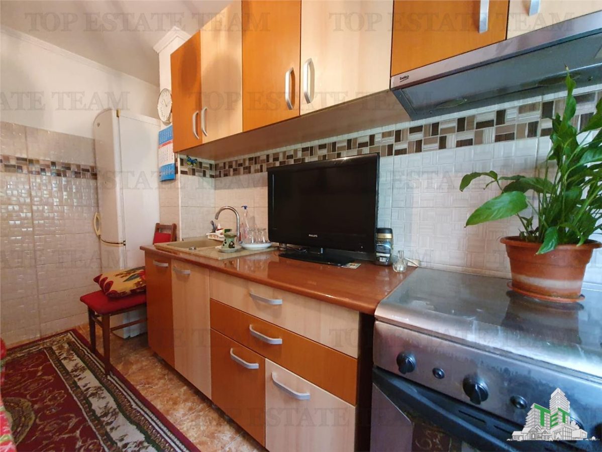 Apartament 2 camere  decomandat si beci  Brotacei Constanta - foto 5