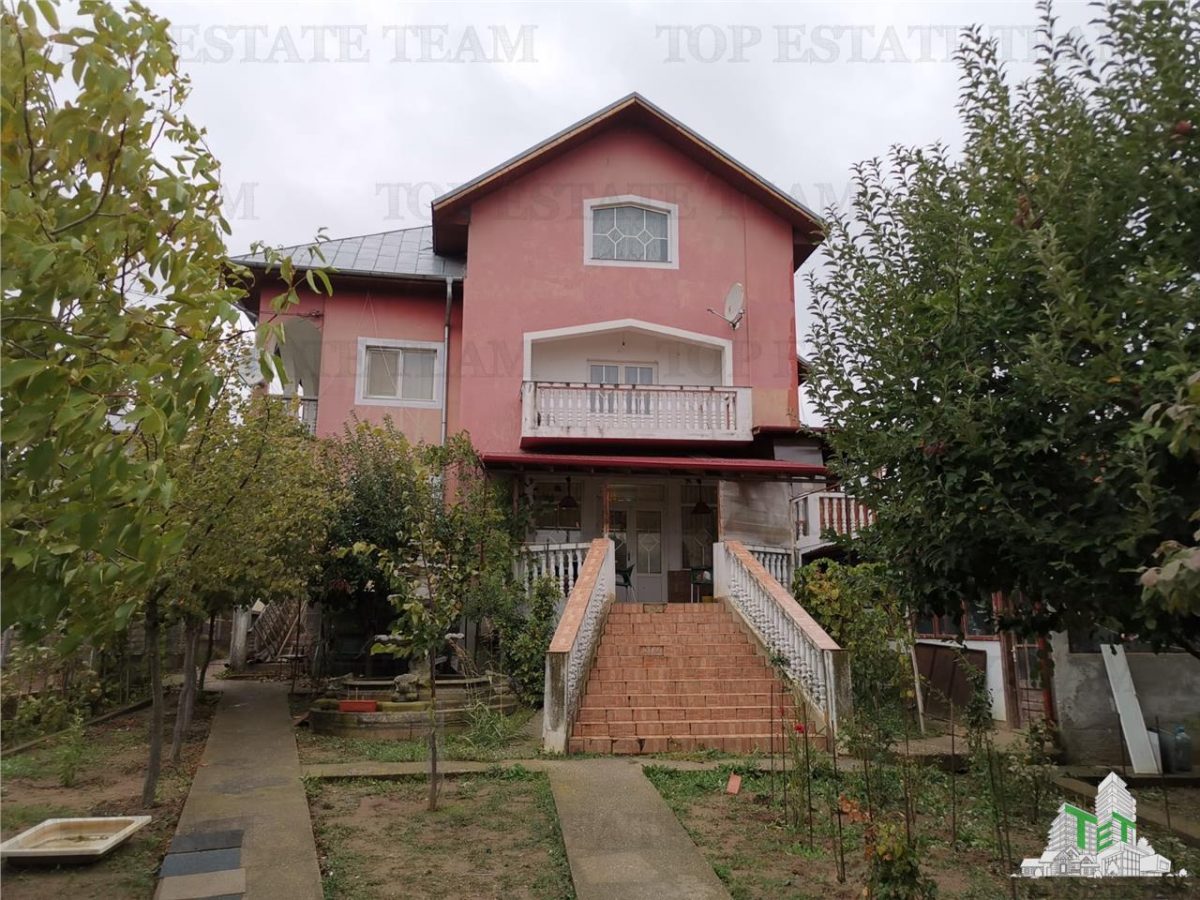 Vila cu etaj in Adunatii Copaceni, p+1+ pod + garaj + anexe, 5 camere, teren 1000mp - foto 2